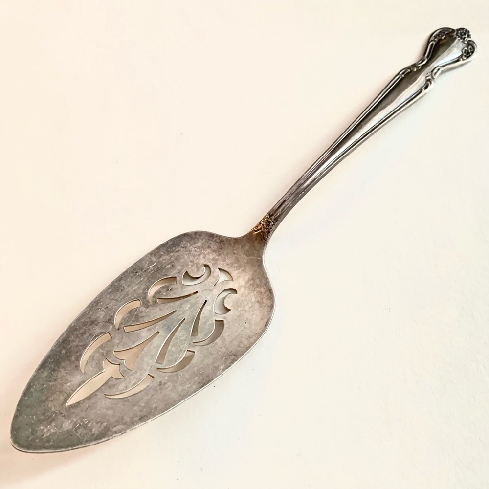 Rogers & Bro Daybreak Elegant Lady Silver Plate Cake Server International Silver